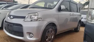 Toyota Sienta 2013 Silver