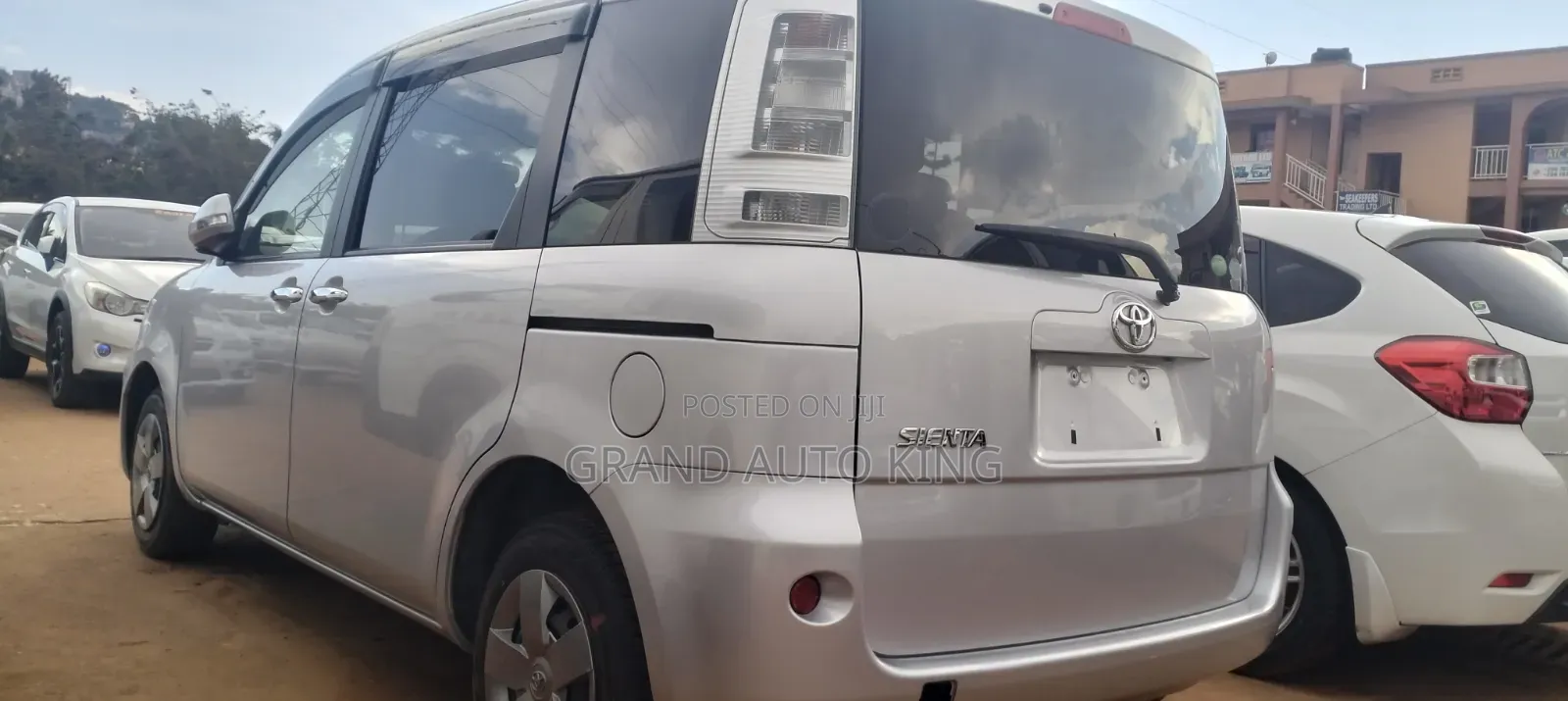Toyota Sienta 2013 Silver