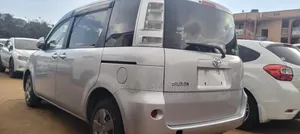 Toyota Sienta 2013 Silver