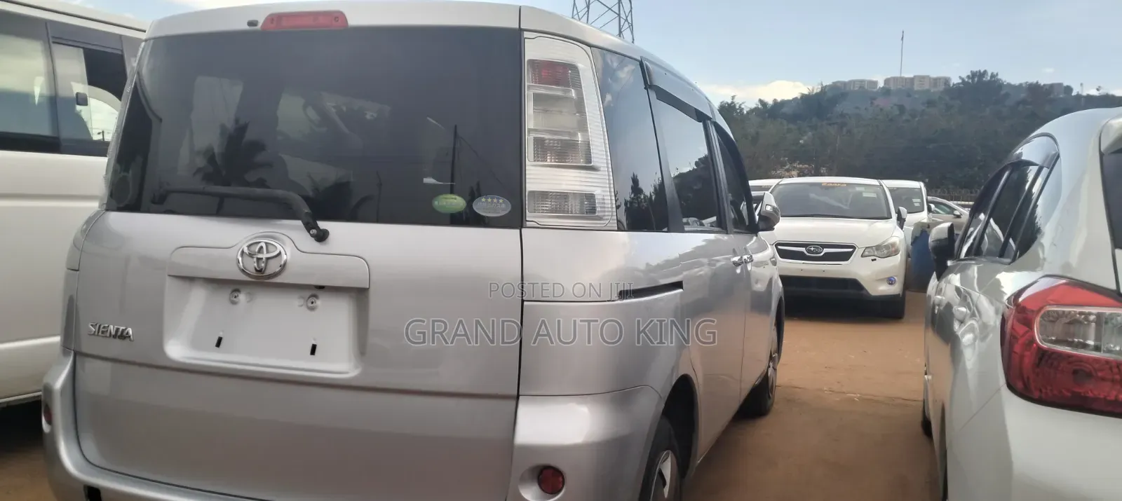Toyota Sienta 2013 Silver