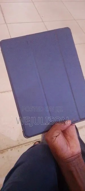 New Apple iPad 9.7 16 GB Gray