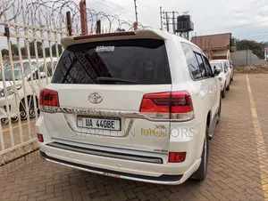Toyota Land Cruiser 2012 White