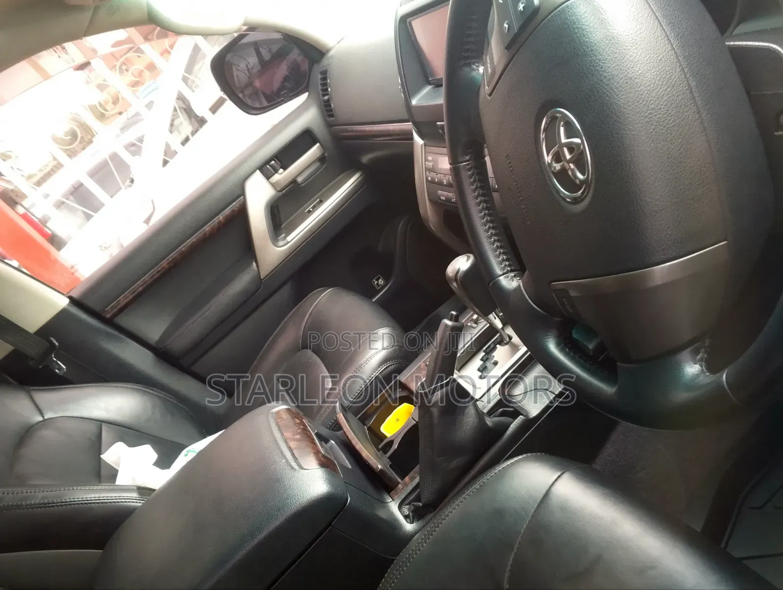 Toyota Land Cruiser 2012 White