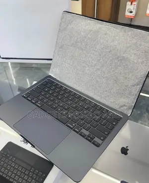 New Laptop Apple MacBook Air 2026 M5 16GB Apple M5 SSD 1T