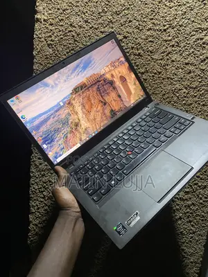 Laptop Lenovo ThinkPad T490s 4GB Intel Core i5 SSHD (Hybrid) 256GB