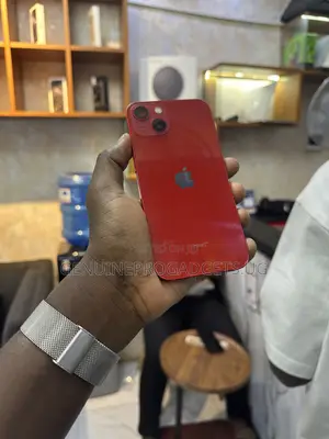 Apple iPhone 13 128 GB Red