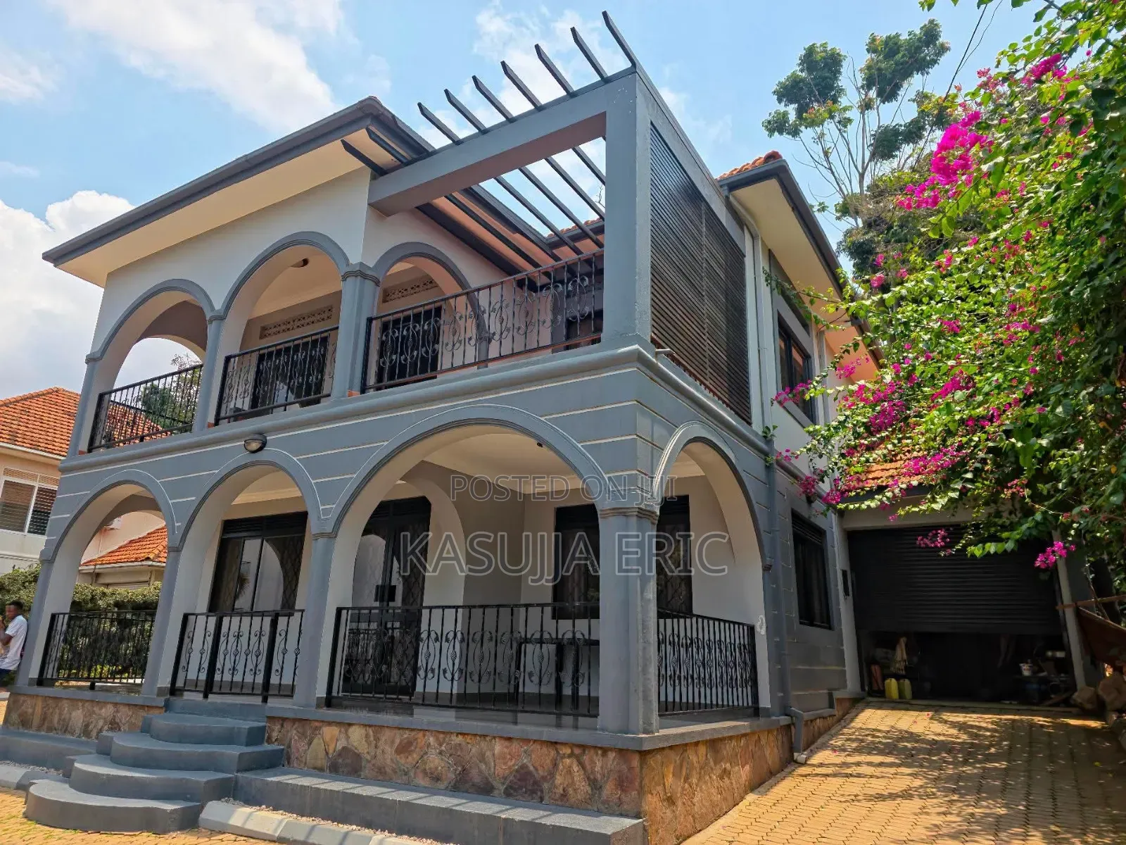 5bdrm Duplex in Kd, Makindye for rent