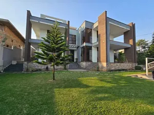 6bdrm Mansion in Elite, Makindye for rent