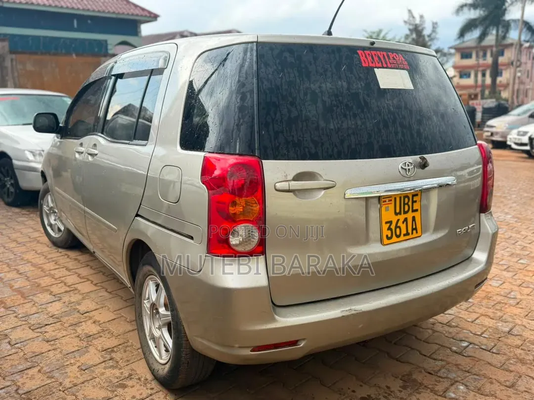 Toyota Raum 1.5 AWD 2009 Silver