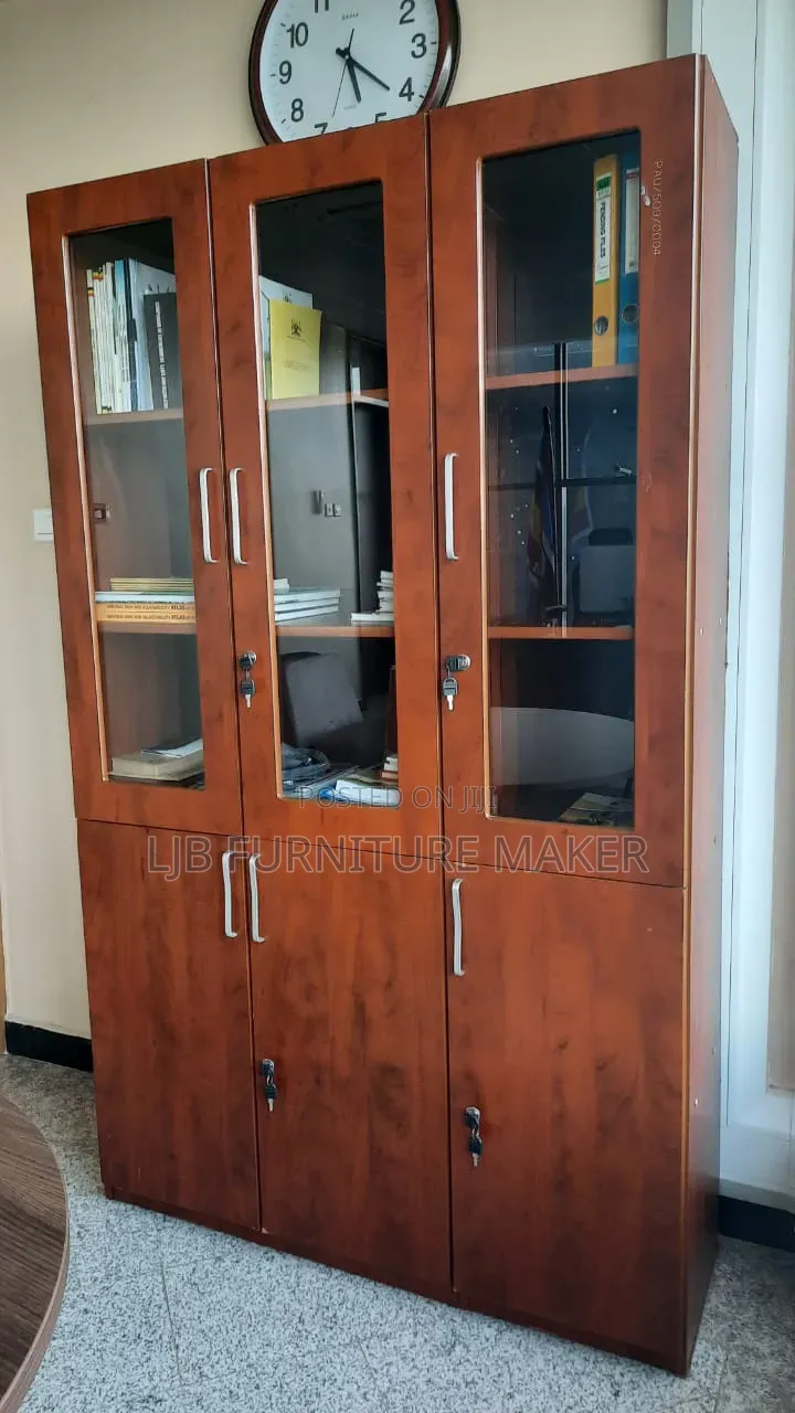 Bookshelf for 6 Doors