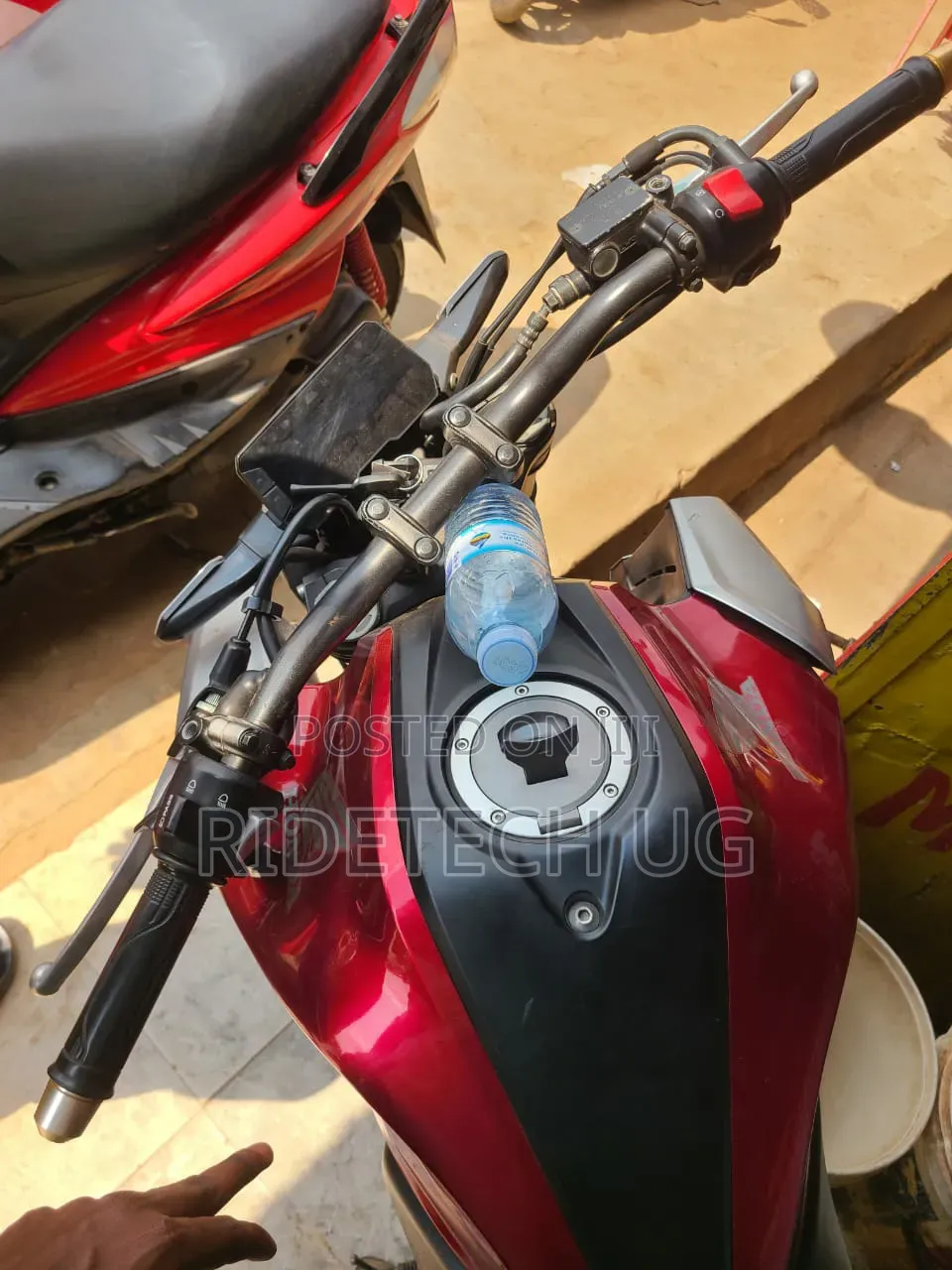 Honda CB 2018 Red