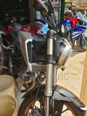 Honda CB 2018 Red