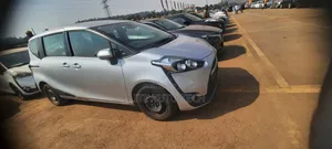 Toyota Sienta SV Premium 2014 Silver