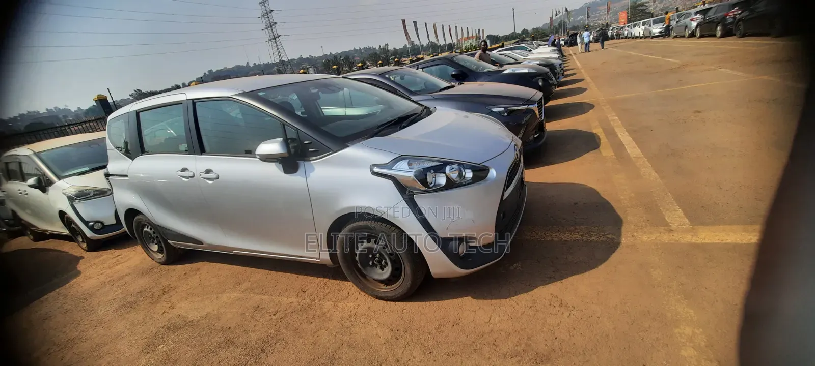 Toyota Sienta SV Premium 2014 Silver