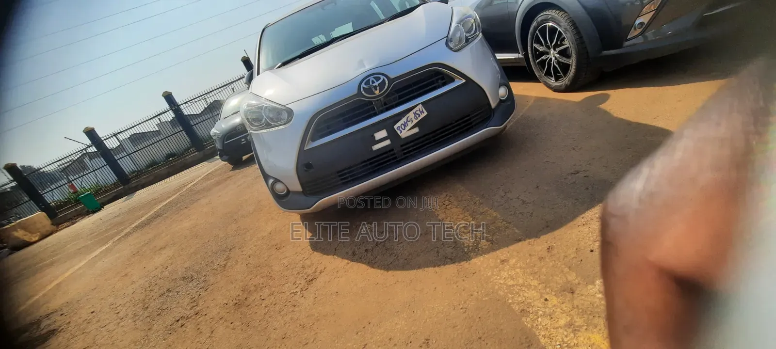 Toyota Sienta SV Premium 2014 Silver