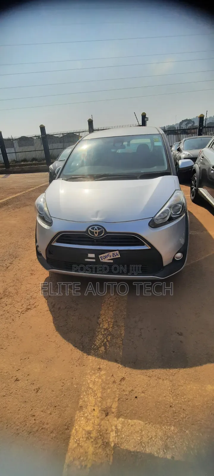 Toyota Sienta SV Premium 2014 Silver