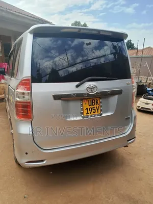 Toyota Noah 2.0 143hp AWD (7 Seater) 2008 Silver