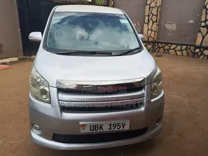 Toyota Noah 2.0 143hp AWD (7 Seater) 2008 Silver