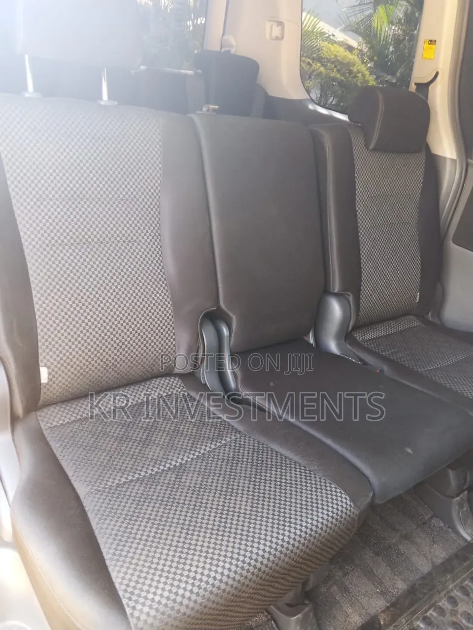 Toyota Noah 2.0 143hp AWD (7 Seater) 2008 Silver