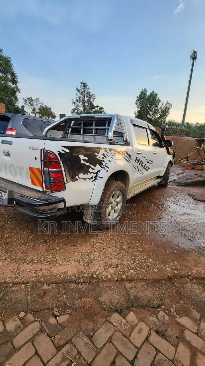 Toyota Hilux 3.0 D-4D 4x4 2014 Silver