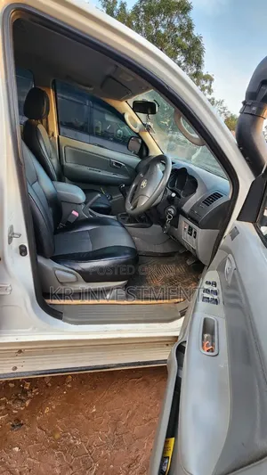 Toyota Hilux 3.0 D-4D 4x4 2014 Silver