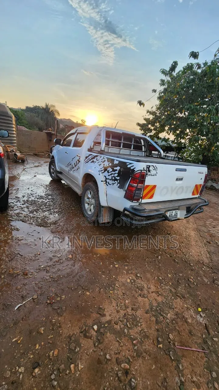 Toyota Hilux 3.0 D-4D 4x4 2014 Silver