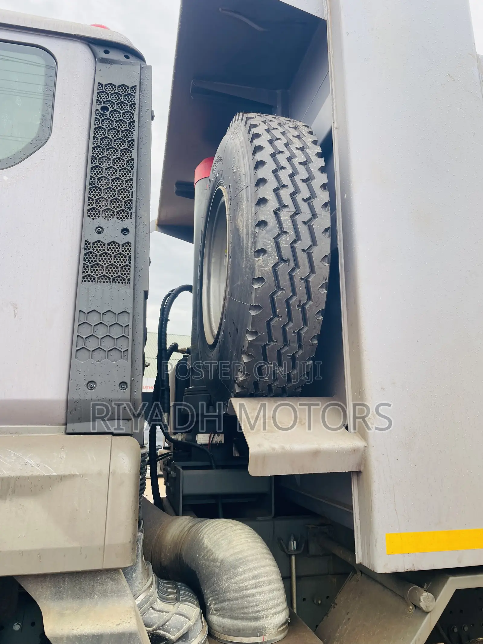 HOWO Sinotruk Truck 2026 Gray