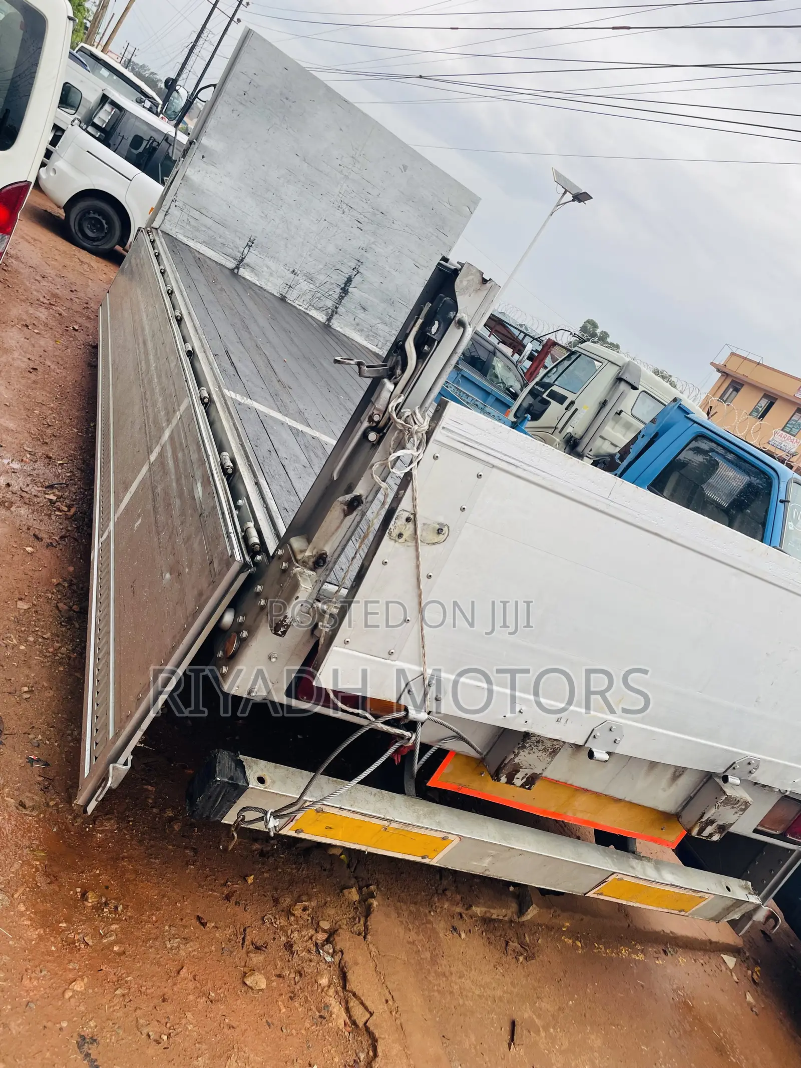 Fuso Truck 1988 White