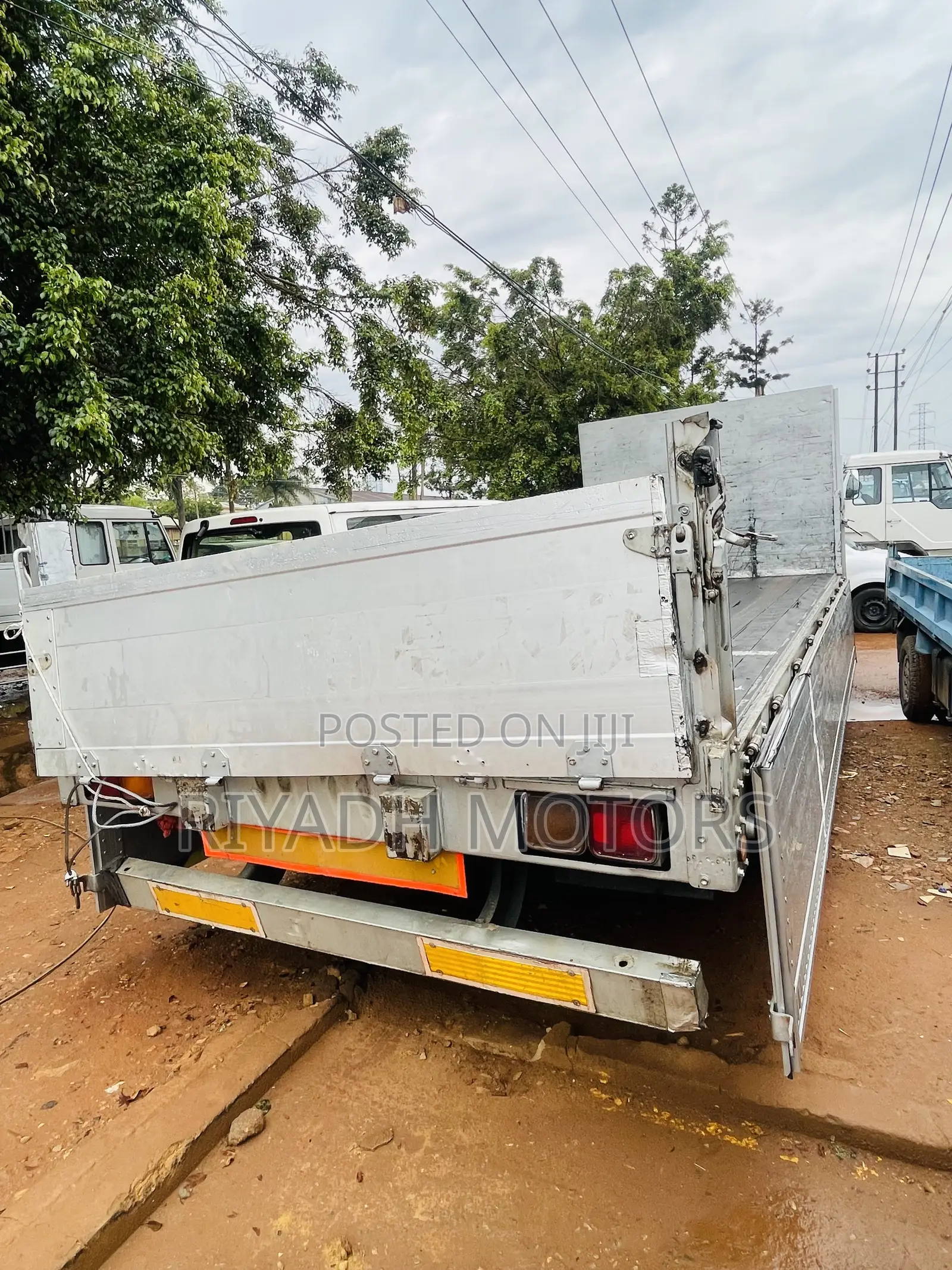 Fuso Truck 1988 White