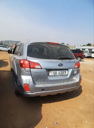 Subaru Outback 2.5i CVT 2012 Silver