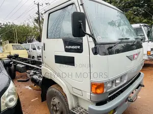 Hino Chassis H07D Engine 1992 Yellow