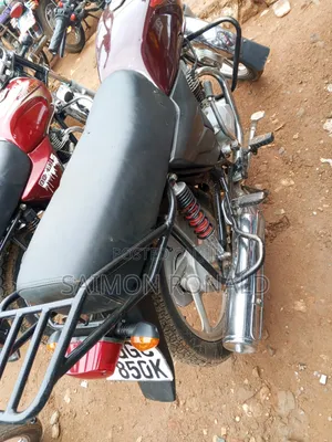 Bajaj Boxer 100 2025 Red