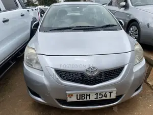 Toyota Belta 2010 Silver