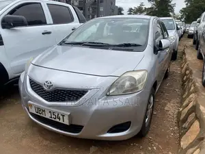 Toyota Belta 2010 Silver