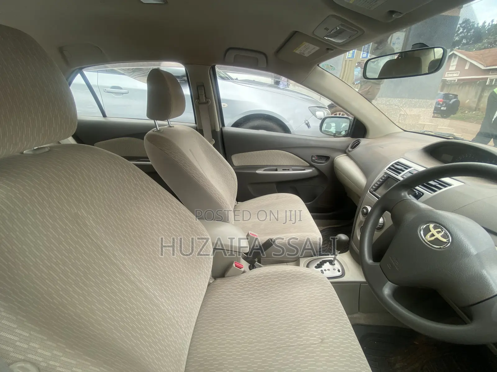Toyota Belta 2010 Silver