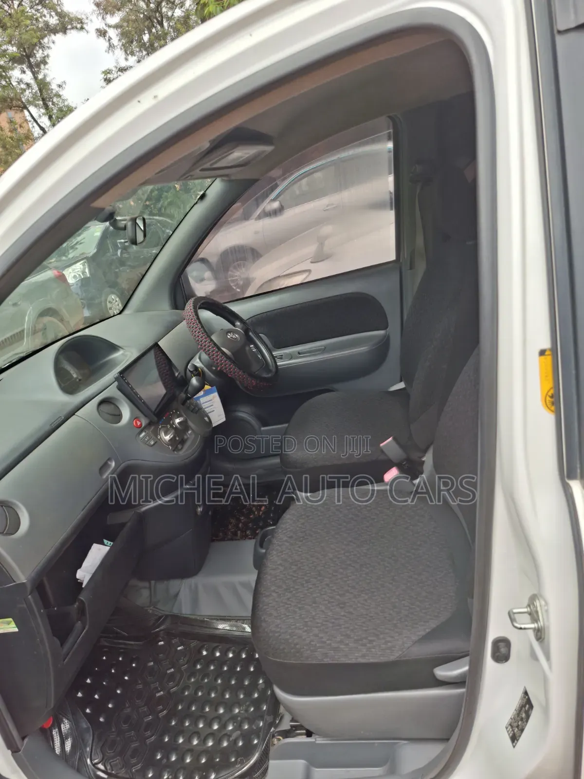 Toyota Sienta 2010 White