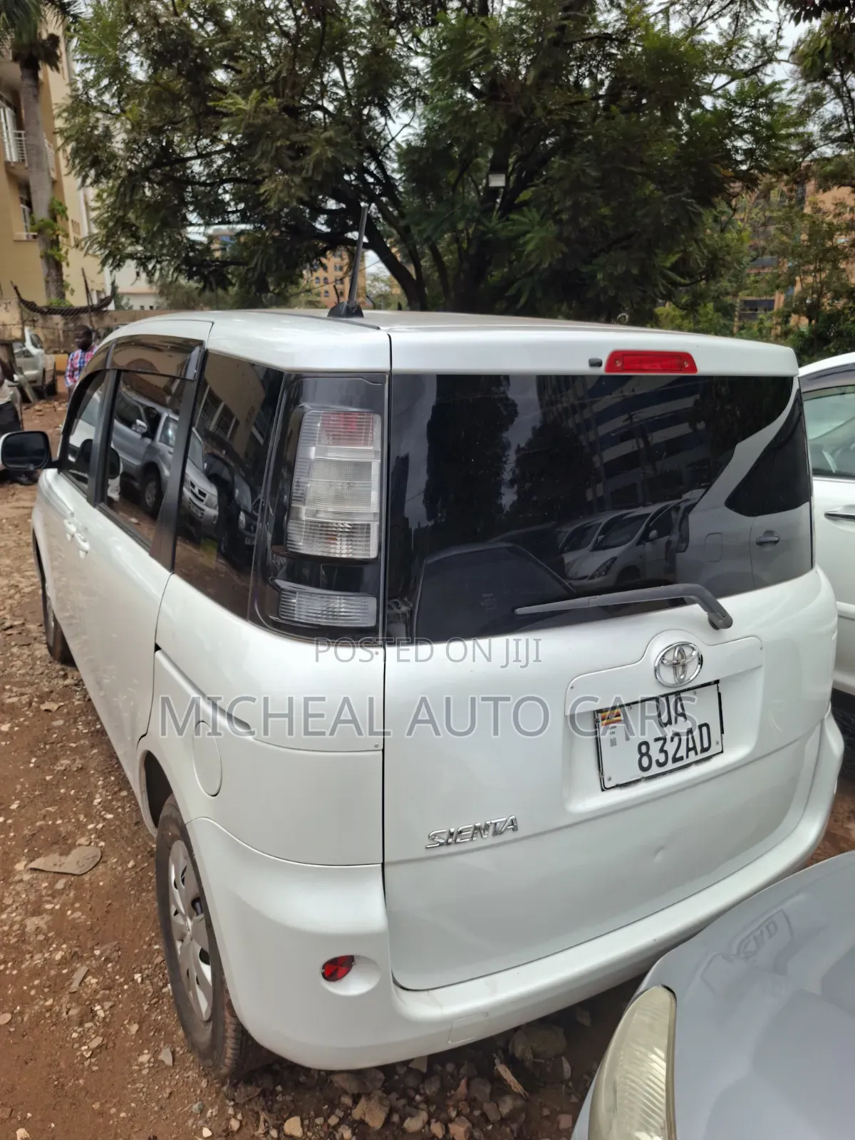 Toyota Sienta 2010 White