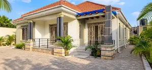 4bdrm House in Bwebajja Near Ham, Ssisa for sale
