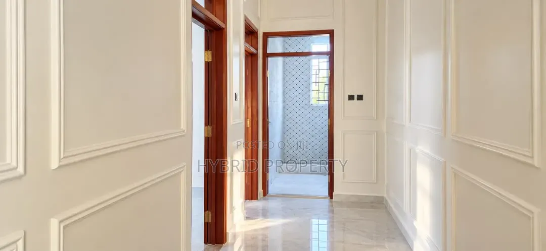 4bdrm House in Bwebajja Near Ham, Ssisa for sale