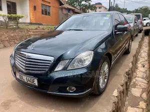Mercedes-Benz E300 2009 Green