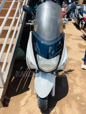 Yamaha Majesty 2000 White