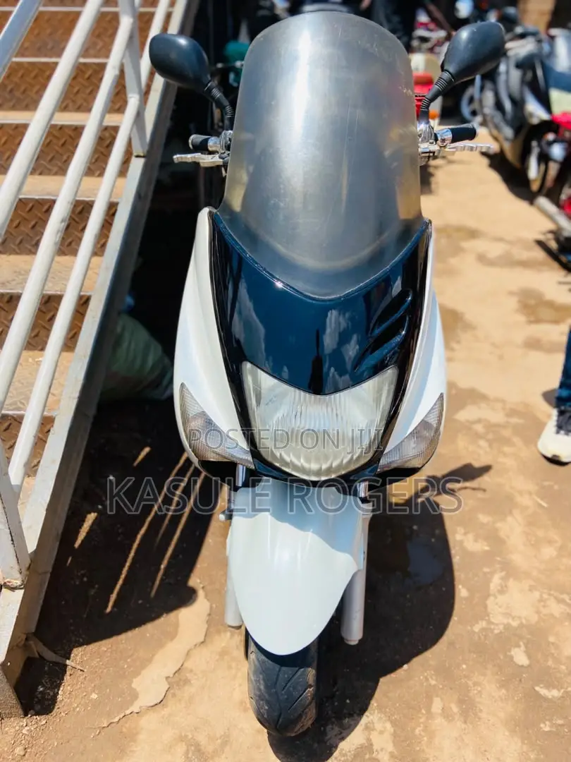 Yamaha Majesty 2000 White