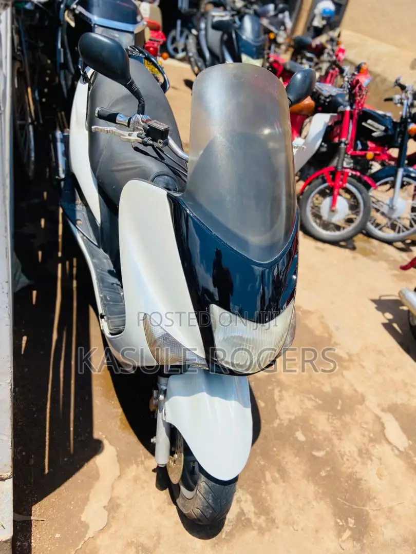 Yamaha Majesty 2000 White