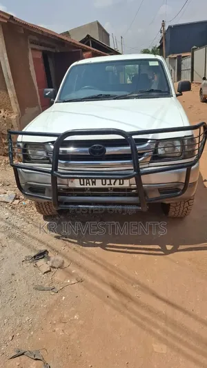 Toyota Hilux 1996 White