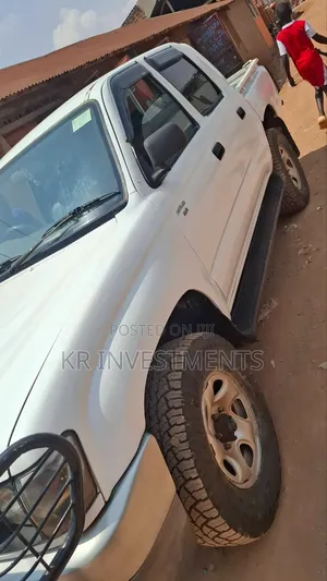 Toyota Hilux 1996 White