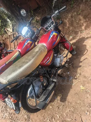 Bajaj Boxer 125 2024 Red