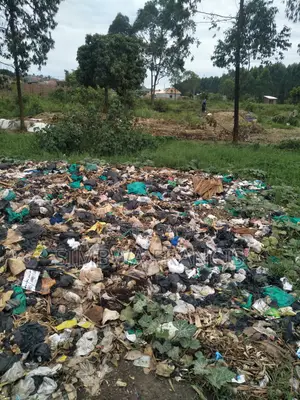 Plot for Sale in Kasenge Nakawuka Road but I's in Swamp Area 25×40