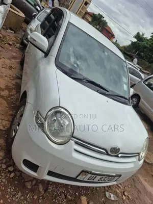 Toyota Sienta 2010 White