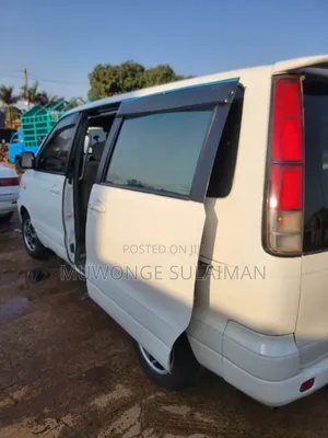 Toyota Noah 2.0 FWD (8 Seater) 2001 White