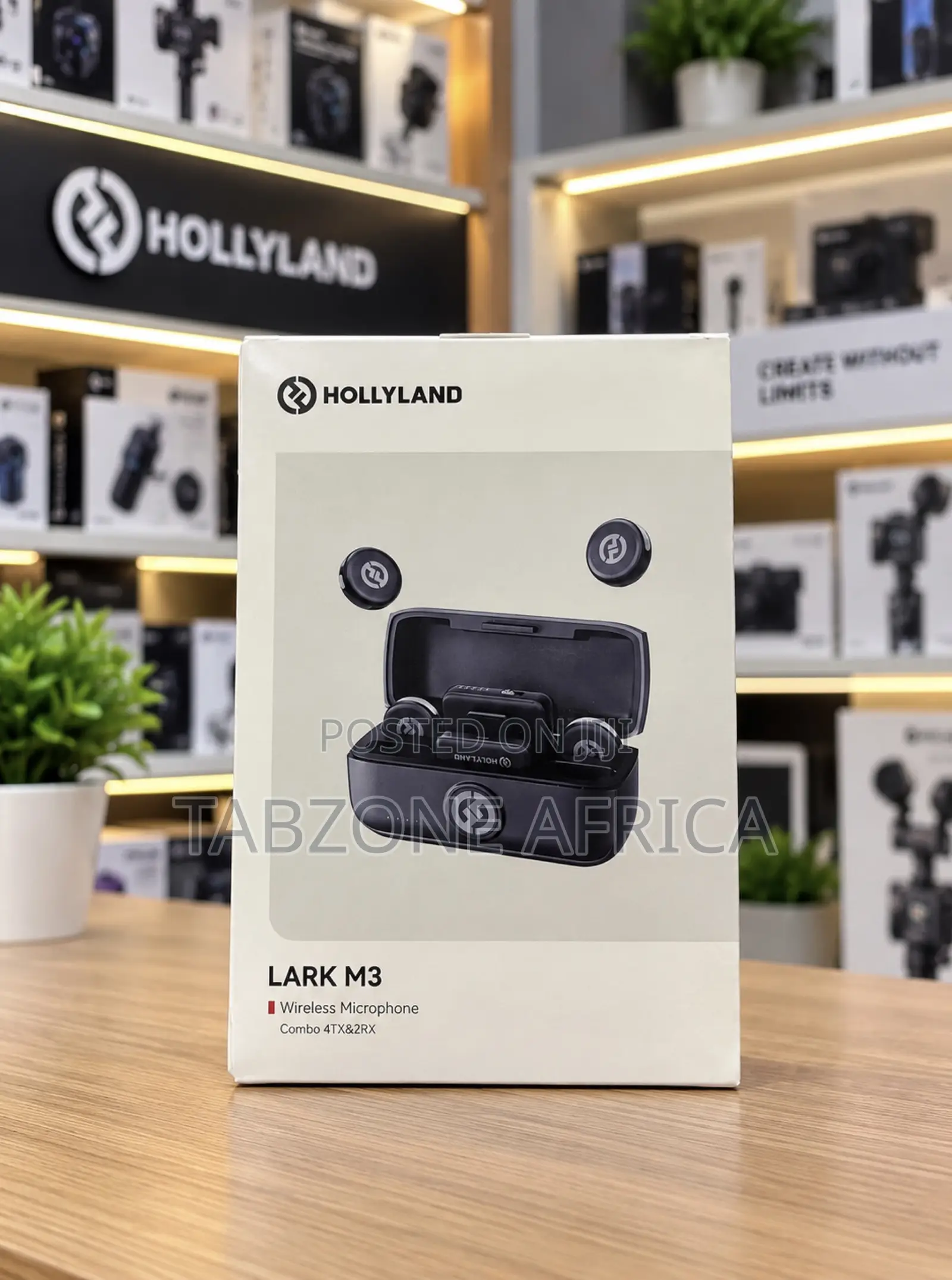 Hollyland LARK M3 4TX 2RX Wireless Microphone Combo 300m 48kHz
